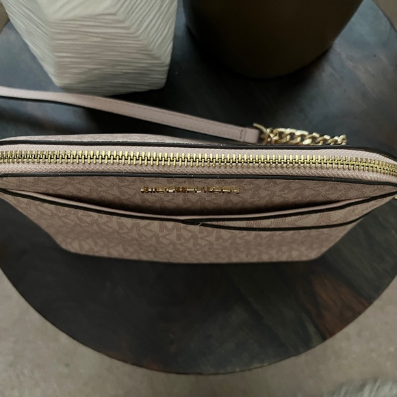 MICHAEL MICHAEL KORS Jet Set Travel Medium Logo Dome Crossbody Bag Pink - Picture 15 of 16